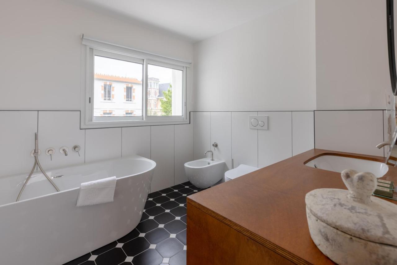 La Perriniere Appartement Face Mer Роаян Екстериор снимка
